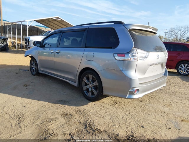 Toyota Sienna Se 8 Passenger