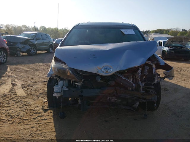Toyota Sienna Se 8 Passenger