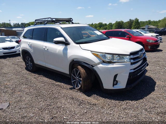 Salvage Toyota Highlander Image