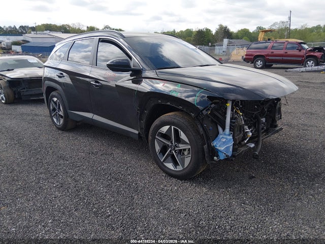 Salvage Hyundai TUCSON Image