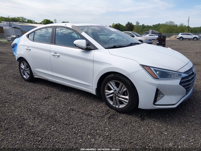 Salvage Hyundai ELANTRA Image