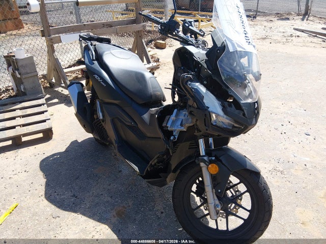 Salvage Honda Adv160 Image