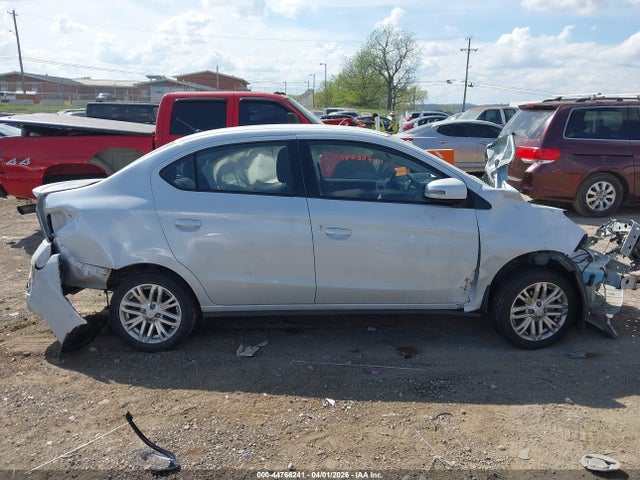 Mitsubishi Mirage Se
