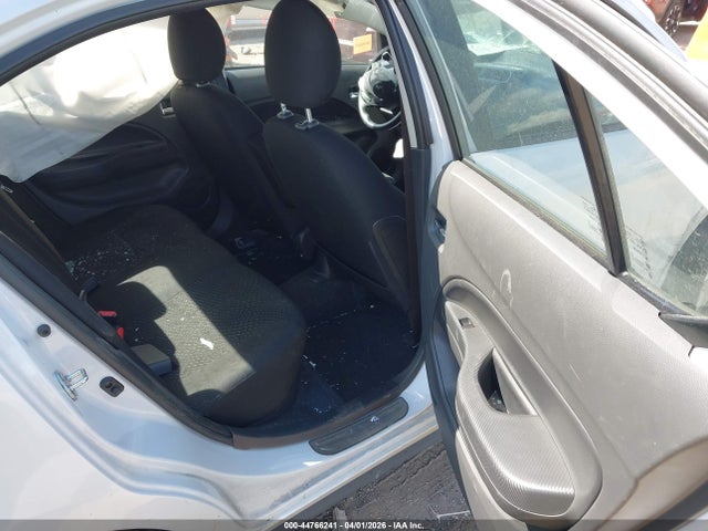 Mitsubishi Mirage Se