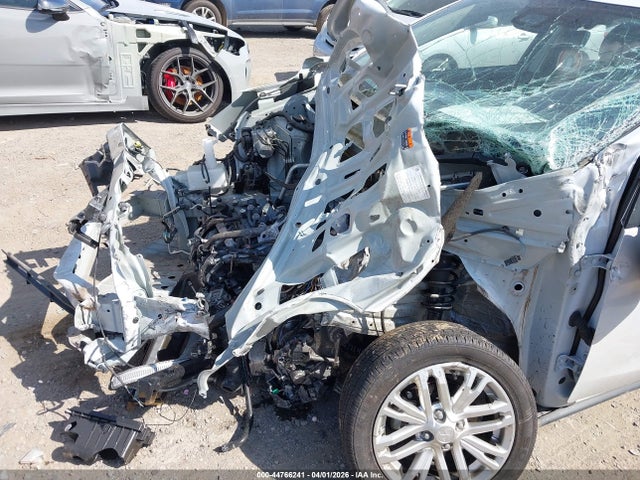 Mitsubishi Mirage Se