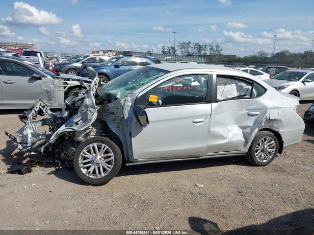 Mitsubishi Mirage Se