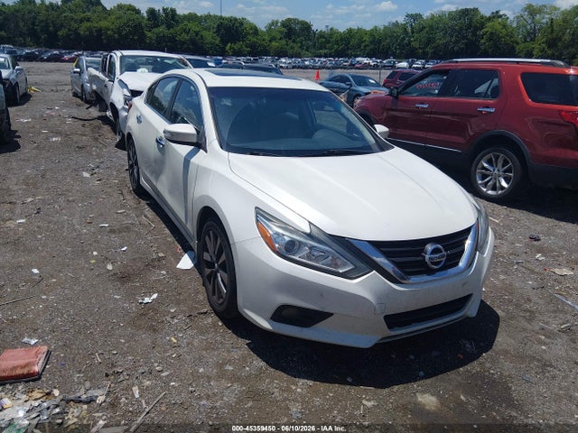 Salvage Nissan Altima Image