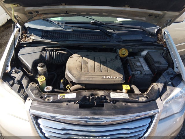 Chrysler Town & Country Touring