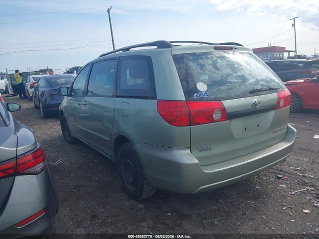 Toyota Sienna Ce
