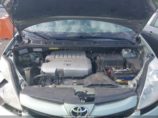 Toyota Sienna Ce