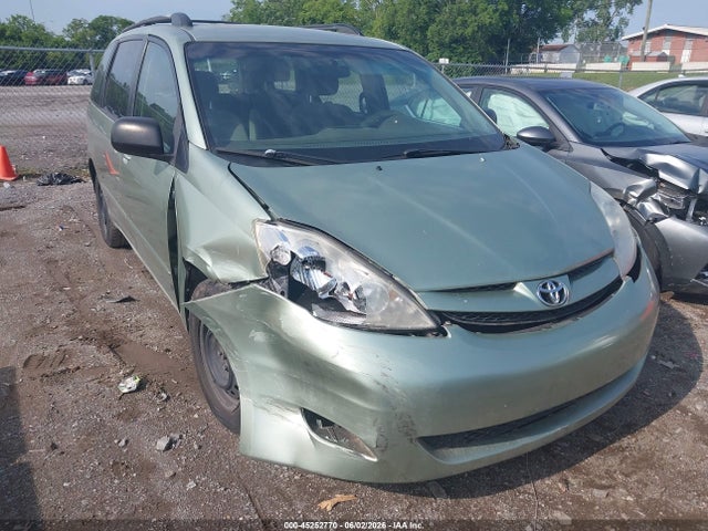 Toyota Sienna Ce