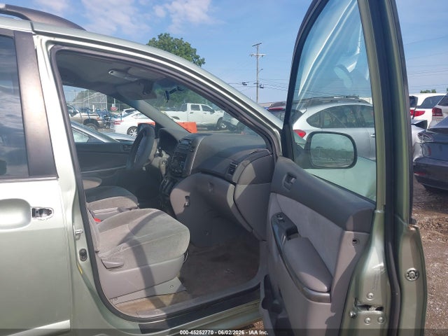 Toyota Sienna Ce