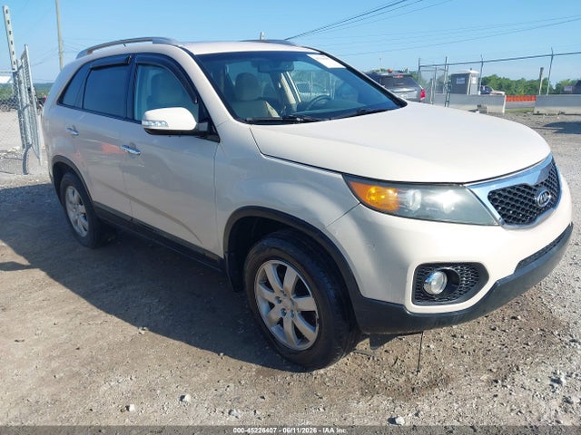 Salvage Kia Sorento Image