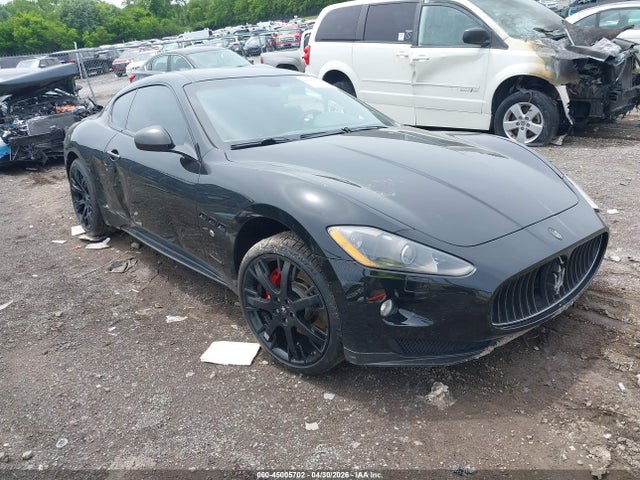 Salvage Maserati GranTurismo Image