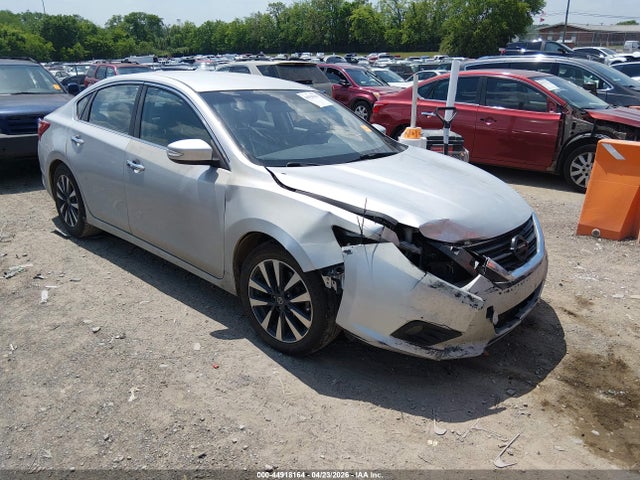 Salvage Nissan Altima Image