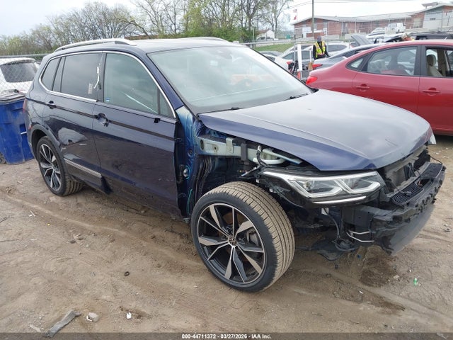 Salvage Volkswagen Tiguan Image