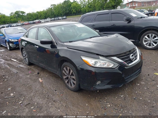 Salvage Nissan Altima Image