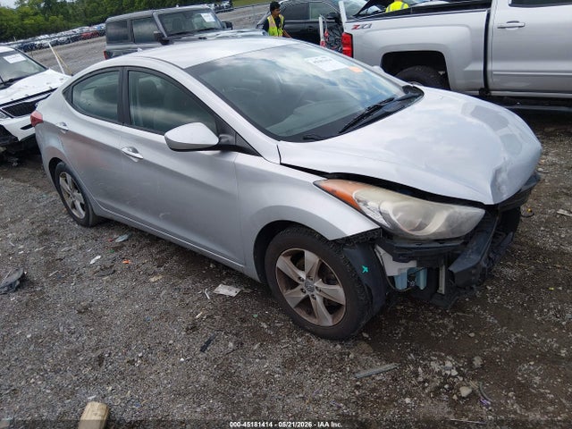 Salvage Hyundai ELANTRA Image