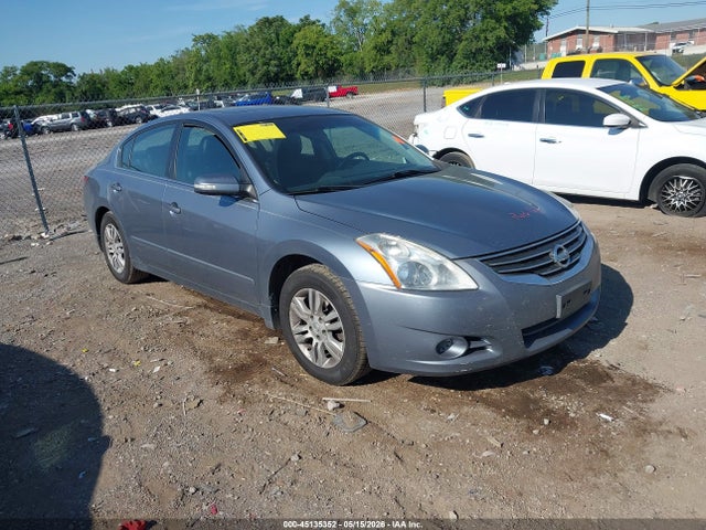 Salvage Nissan Altima Image