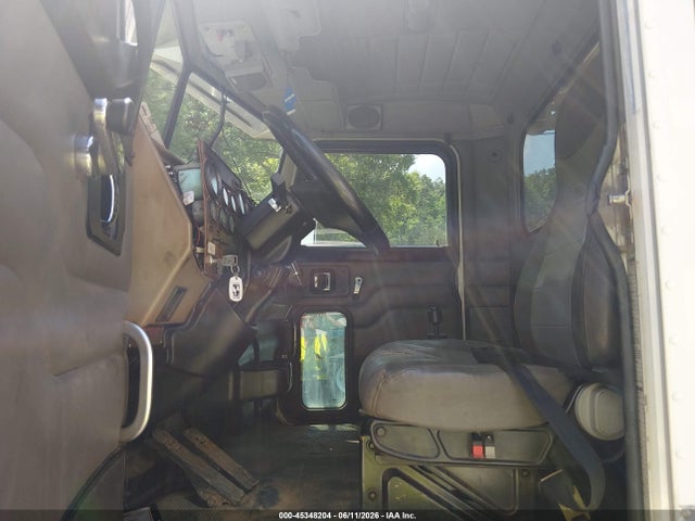 Peterbilt 335