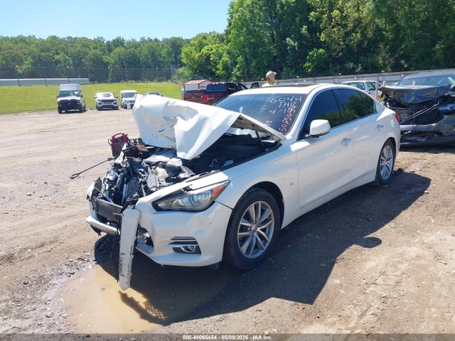 INFINITI Q50 Premium