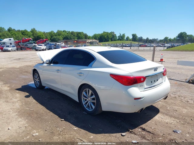 INFINITI Q50 Premium