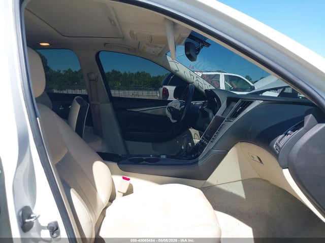 INFINITI Q50 Premium