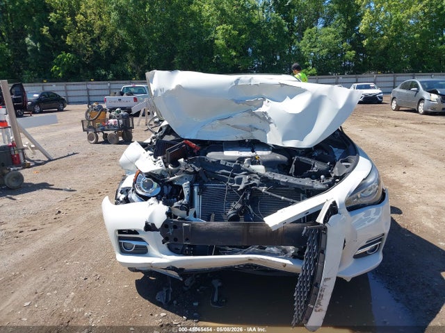 INFINITI Q50 Premium