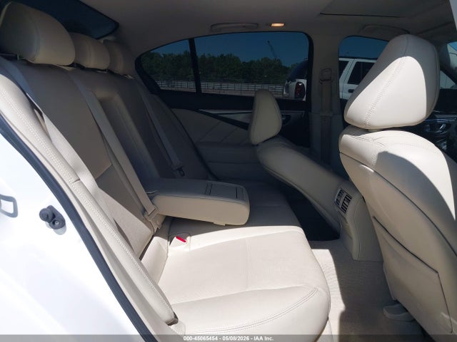 INFINITI Q50 Premium