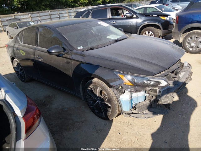 Salvage Nissan Altima Image