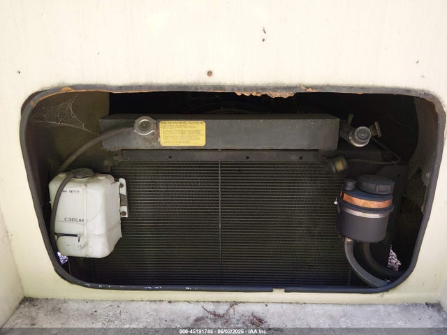 Oshkosh Motor Truck Co. Chassis V Line Motor Home