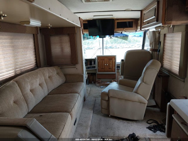 Oshkosh Motor Truck Co. Chassis V Line Motor Home