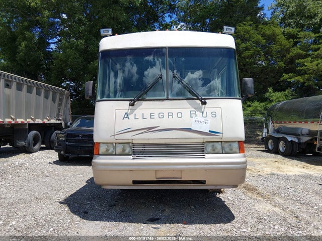 Oshkosh Motor Truck Co. Chassis V Line Motor Home