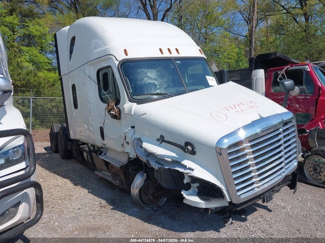 Salvage Freightliner Cascadia 125 Image