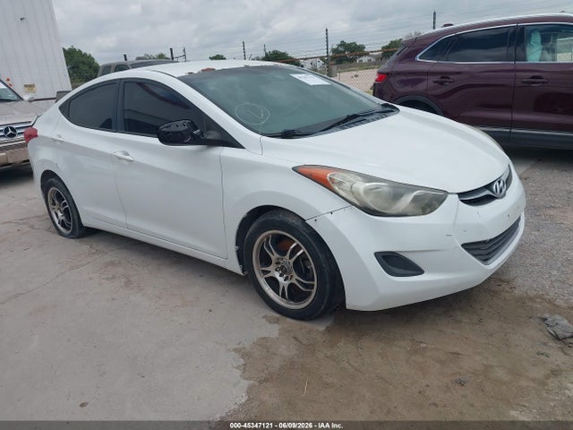 Salvage Hyundai ELANTRA Image