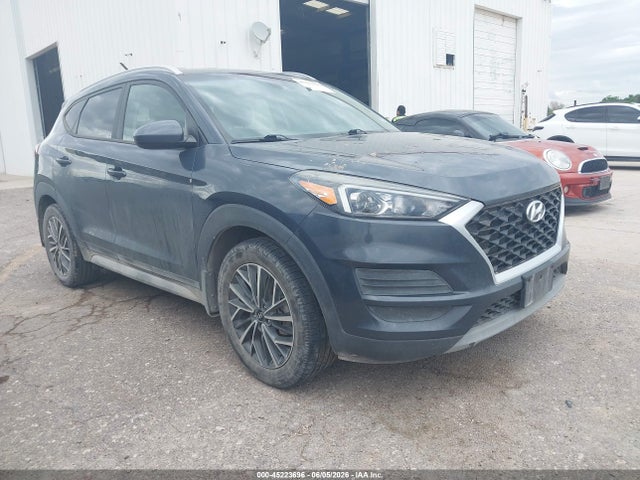 Salvage Hyundai TUCSON Image