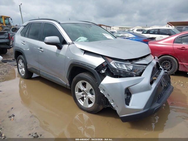 Salvage Toyota RAV4 Image