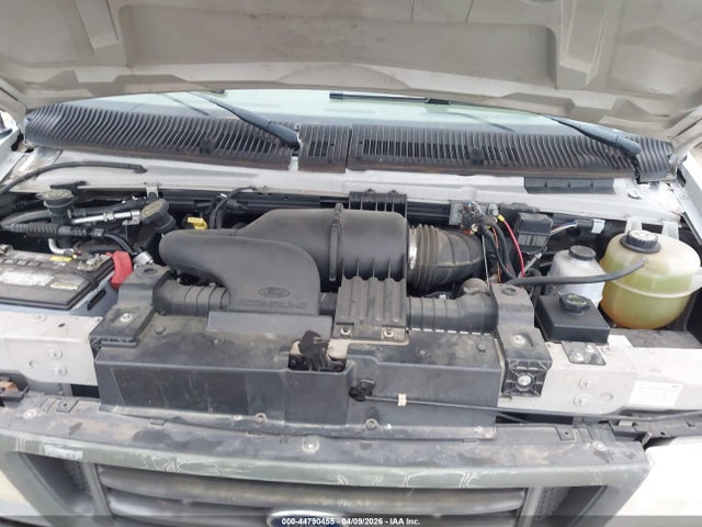 Ford Econoline E450 Super Duty Cutwy Van