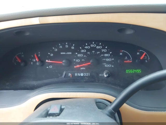 Ford Econoline E450 Super Duty Cutwy Van