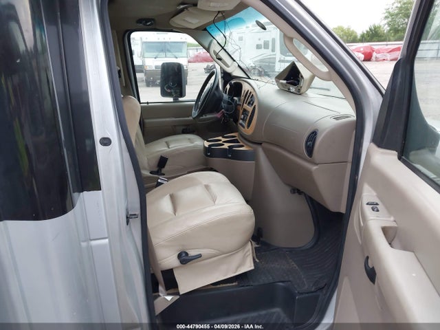 Ford Econoline E450 Super Duty Cutwy Van