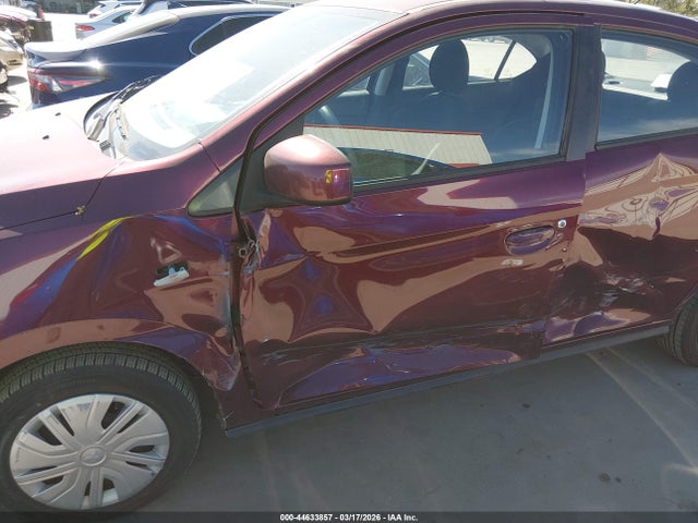 Mitsubishi Mirage Es