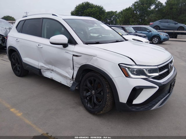 Salvage Volkswagen Taos Image