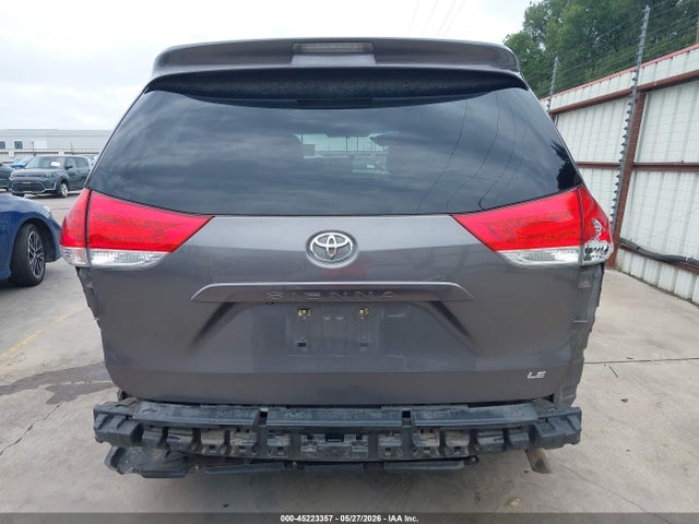 Toyota Sienna Le V6