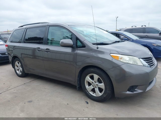 Toyota Sienna Le V6
