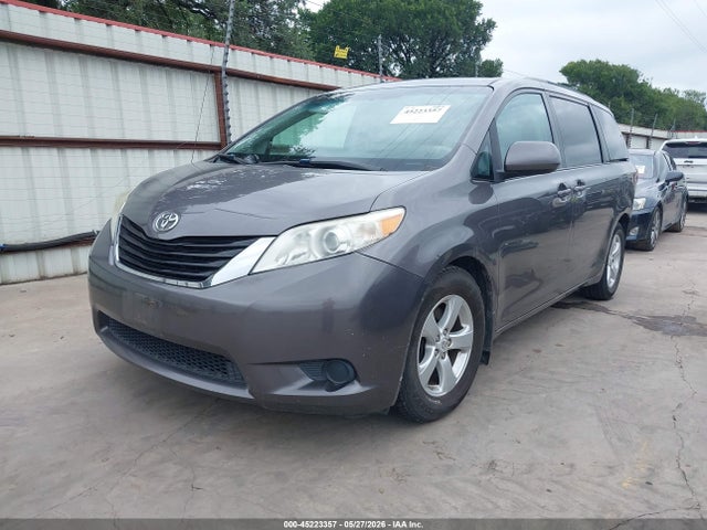 Toyota Sienna Le V6