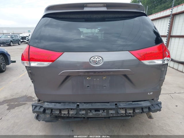 Toyota Sienna Le V6