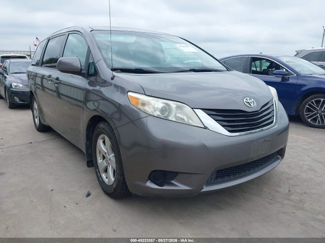 Salvage Toyota Sienna Image