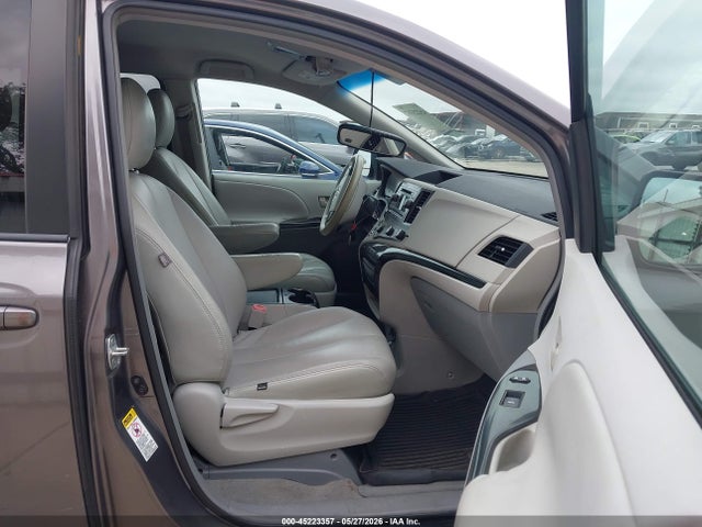 Toyota Sienna Le V6