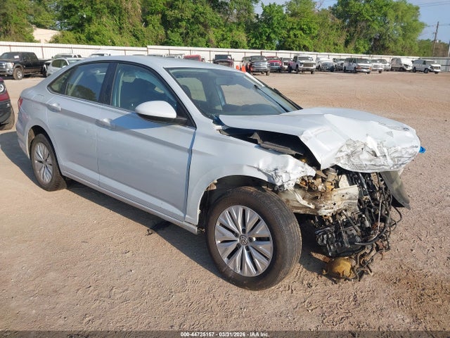 Salvage Volkswagen Jetta Image
