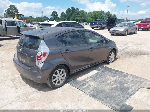 Toyota Prius c Three
